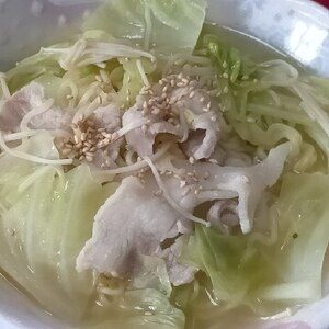 豚とキャベツとエノキの塩ラーメン